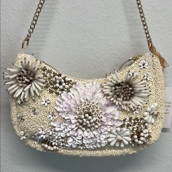 Elegant Cream and White 3D Floral Shoulder Bag 💜✨ - Picture 1 of 7